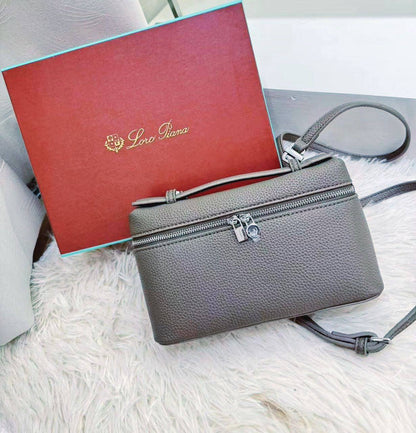 LORA PIANA 
GOOD QUALITY 
WITH BOX 
100 dhs🇦🇪🇦🇪

Zain295
♥️♥️♥️