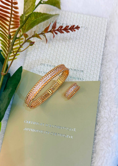 VCA
 *Perle’e Diamond, 3 rows*
Bangle and Ring 
*220 dhs🇦🇪🇦🇪*   with  *NORMAL*  Box
*260 dhs🇦🇪🇦🇪* with  *1 ORIGINAL*  Box

Zain209
♥️♥️♥️