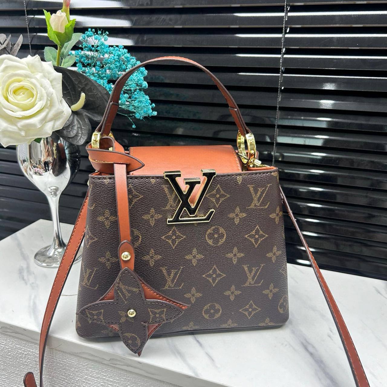 LV

85 dhs🌺

With box
🎁🎁🎁

Zain219
♥️♥️♥️