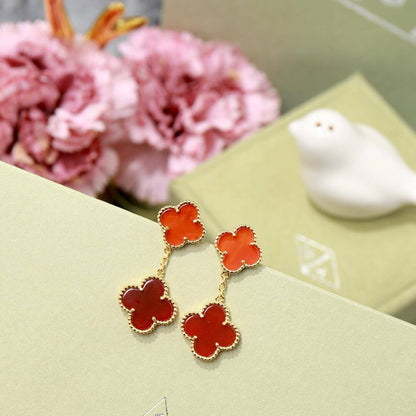 VCA 💫✨
       *Earrings 2 FLOWER*     💎
65 dhs🪙🌨️
             _WITH_
        *GOOD Box*📦
🎁🎁🎁


Zain89
♥️♥️♥️