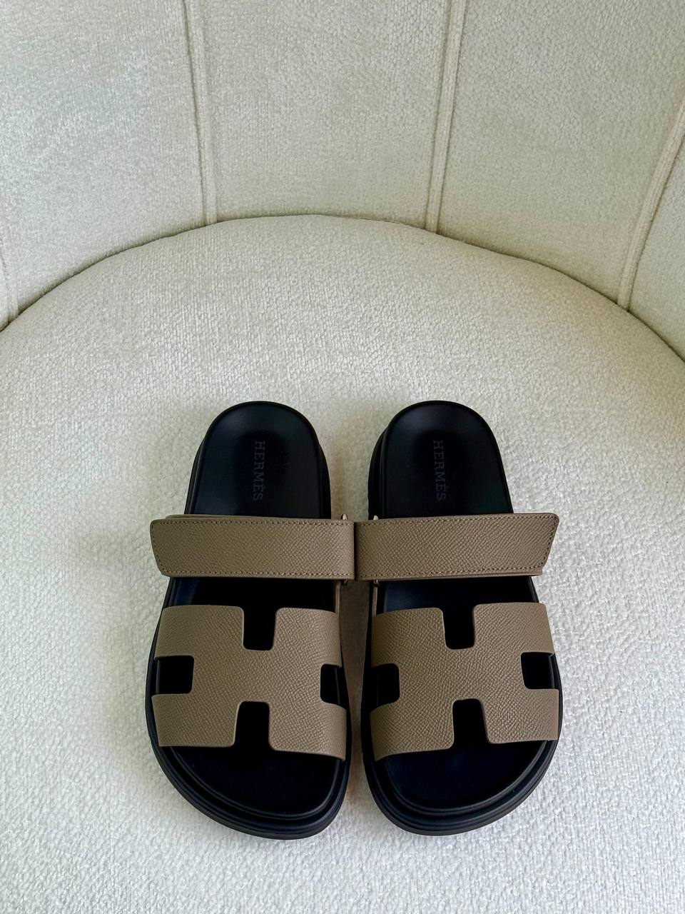 Hermes
Super *AAA* *+* Quality 💯 
With original packing🎁🎁
SIZE:36and42
Available now
450 dhs💓

Zain309
♥️♥️♥️