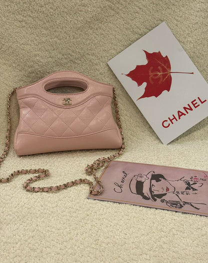 Chanel 
Master
 19Cm 

With Box
🎁🎁🎁

230 dhs✅

Zain131
♥️♥️♥️