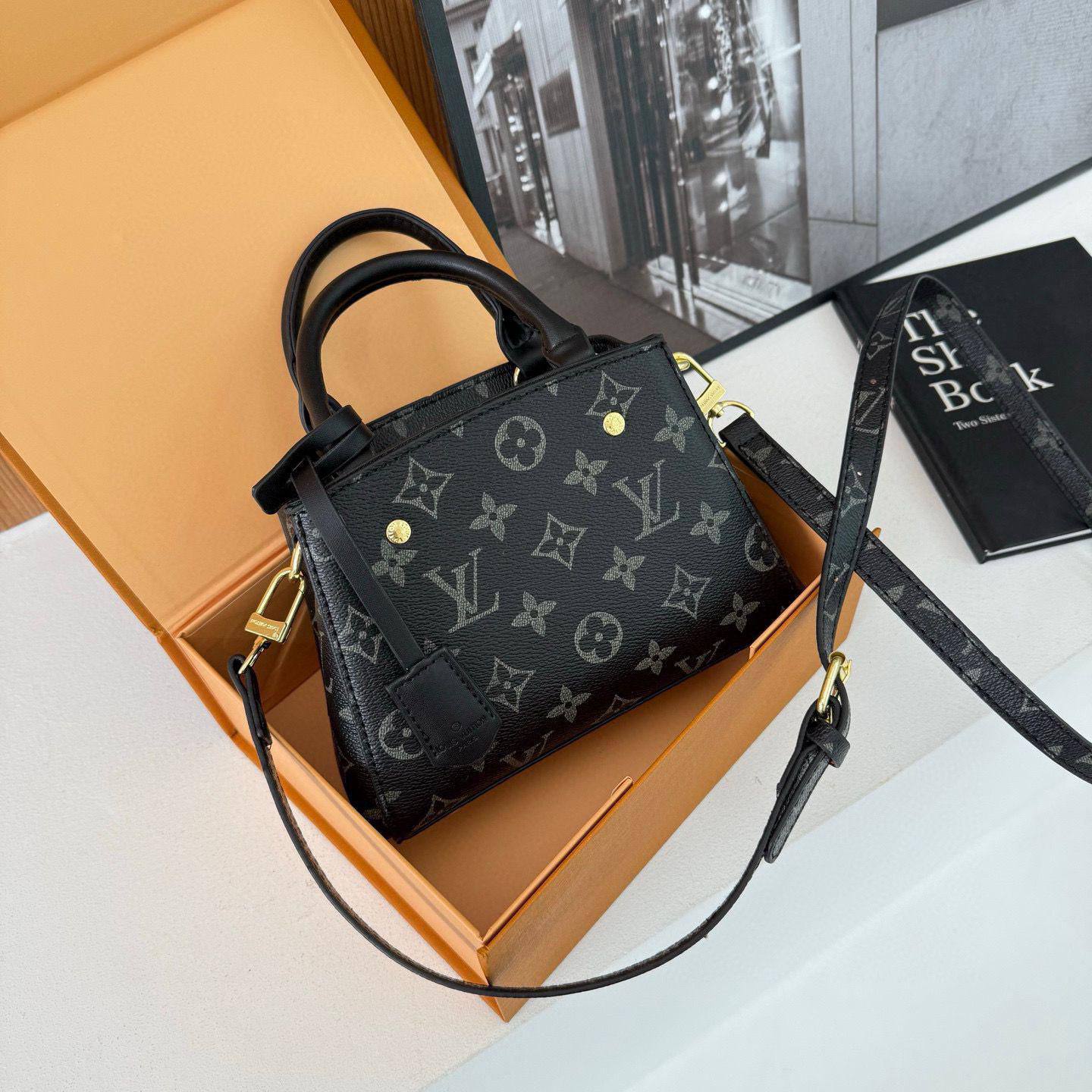 LV

80 dhs❣️

With box
🎁🎁🎁

Zain219
♥️♥️♥️