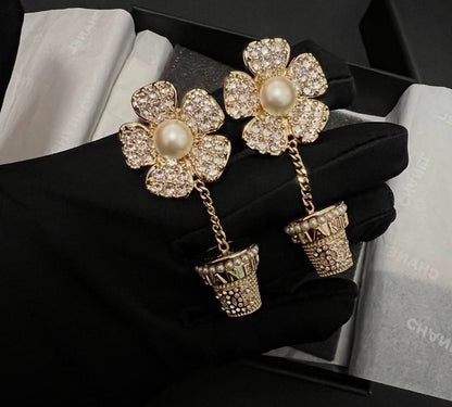 *CHANEL❤️‍🔥*
Earring 🦋
Master quality 💯
With normal boxes 🗃️ 
75 dhs🇦🇪🇦🇪🇦🇪

With master box 📦 
85 dhs🇦🇪🇦🇪🇦🇪

Zain216
♥️♥️♥️