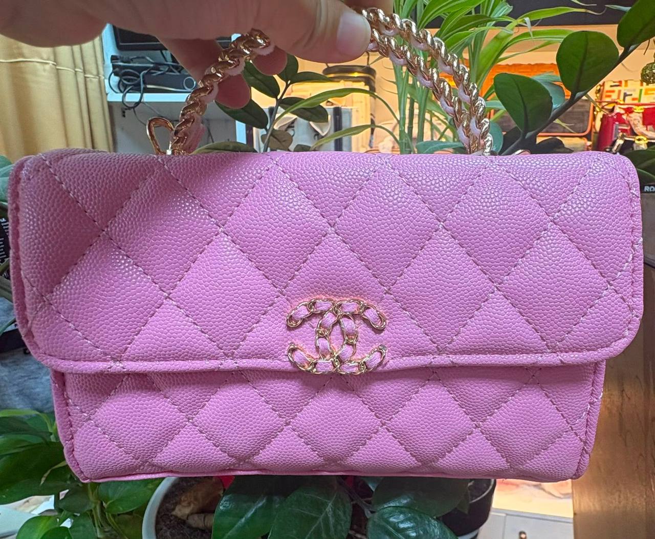 Chanel
100 dhs✅
With box

Zain219
♥️♥️♥️