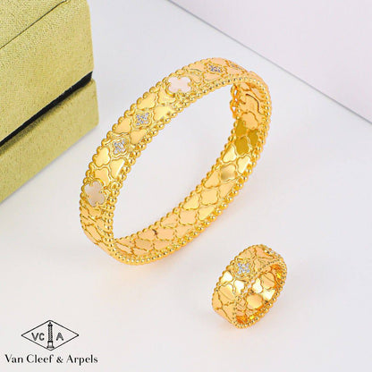 VCA BANGLE&RING_   

               *WITH*
*GOOD Box* 📦 *105 dhs🗽*💰 
*Master Quality*✨✅

Zain89
♥️♥️♥️