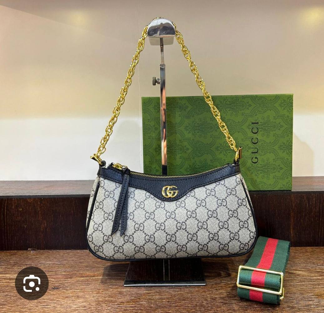 Gucci

withbox 
🎁🎁🎁

85 dhs✅

Zain143
♥️♥️♥️