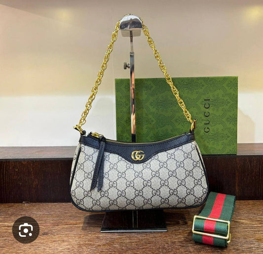 Gucci

withbox 
🎁🎁🎁

85 dhs✅

Zain143
♥️♥️♥️