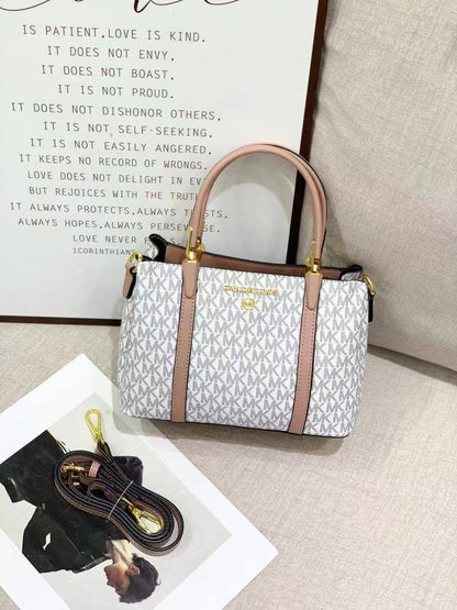 MK
90 dhs🪙💕 

with box 
🎁🎁🎁

high quality

Zain26
♥️♥️♥️