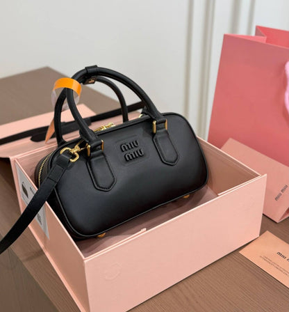 MIU MIU 

NEW CAME 
HIGH QUALITY 
WITH BOX 

120 dhs🇦🇪🇦🇪

Zain295
♥️♥️♥️
