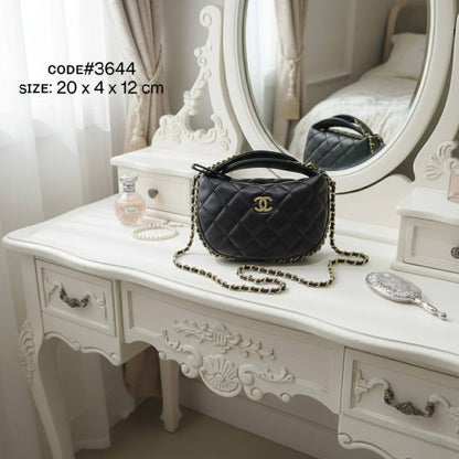 CHANEL ʜᴀʟғ ᴍᴏᴏɴ
ᴍɪɴɪ ʜᴀɴᴅ ᴄʟᴜᴛᴄʜ ʙᴀɢ
ᴍᴀᴛᴇʟᴀssᴇ́ ʟᴀᴍʙsᴋɪɴ ʟᴇᴀᴛʜᴇʀ
ɢᴏʟᴅ ʜᴀʀᴅᴡᴀʀᴇ
ᴡɪᴛʜ ʟᴏɴɢ ᴄʜᴀɪɴ ʙᴇʟᴛ
sɪᴢᴇ : 20 cm

65 dhs🪙🌨️

Zain31
♥️♥️♥️