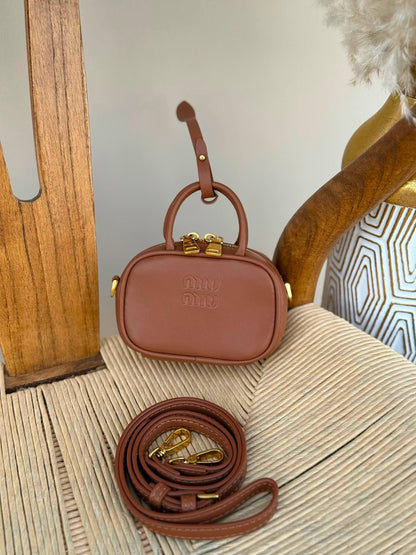MIU MIU
12cm

260 dhs🇦🇪🇦🇪

Super Master Quality✨✨✨

With box🎁

Zain167
♥️♥️♥️