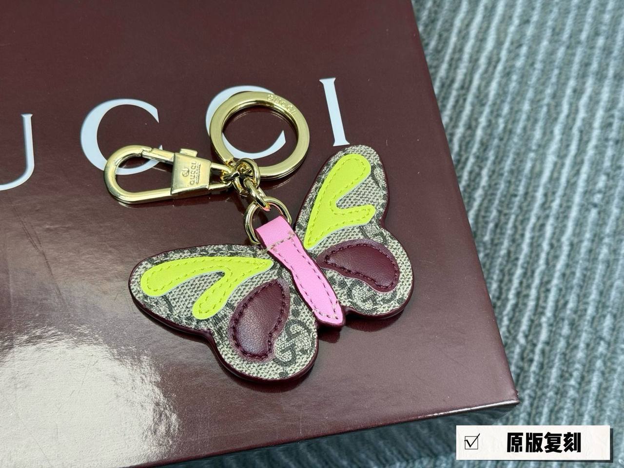 Available now GUCCI BAG CHARM OR KEY CHAIN💕with box 
🎁🎁🎁

80 dhs🪙🖤

Zain228
♥️♥️♥️