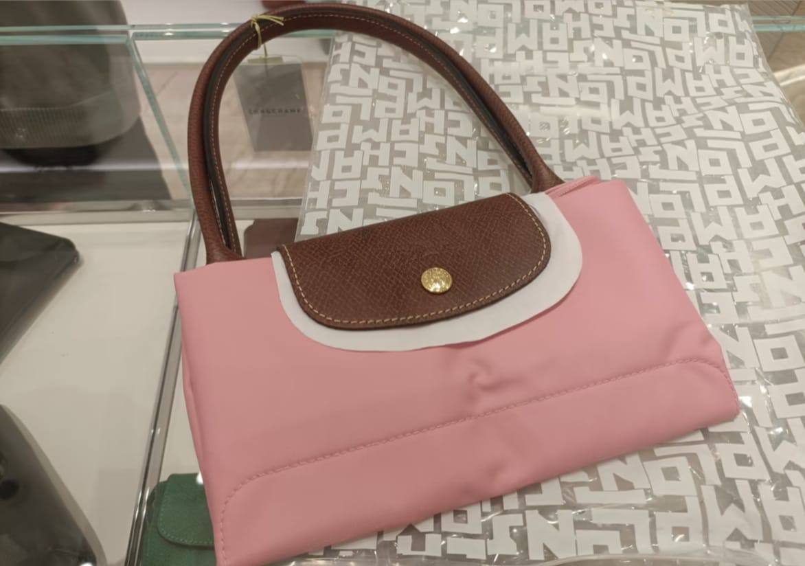 Longchamp
BIG
70 dhs❣️
size 46×19×30cm
Medium
60 dhs❣️
size 36×24×14cm
SMALL
50 dhs❣️
size 20×8.5×14cm

Zain41
♥️♥️♥️