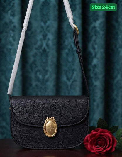 Bottega

Good quality 
with box 
110 dhs🇦🇪🇦🇪🇦🇪

Zain186
♥️♥️♥️