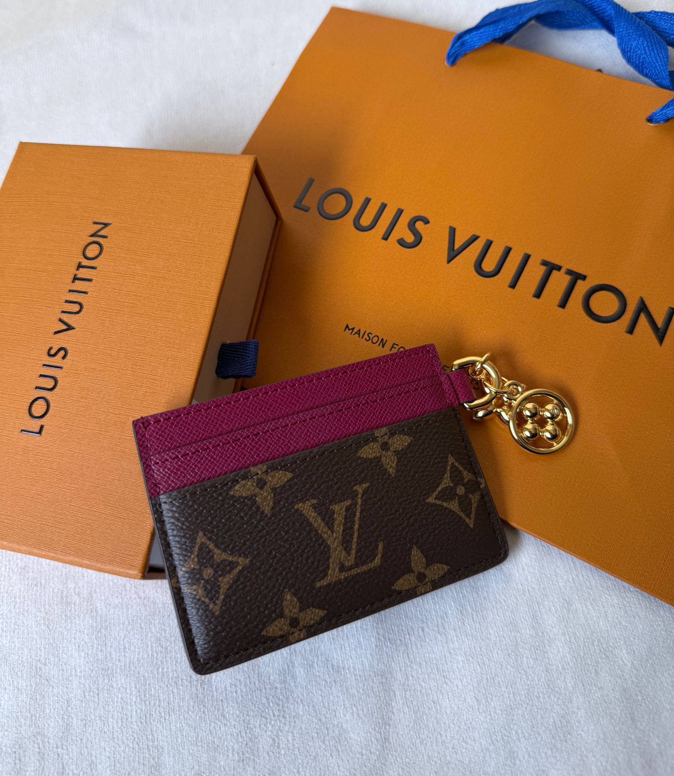 LV card holder
💝*Super Master*💝
320 dhs✅

Zain275
♥️♥️♥️