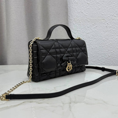 DIOR NEW CAME HIGH QUALITY WITH BOX  
120 dhs🇦🇪🇦🇪

Zain295
♥️♥️♥️
