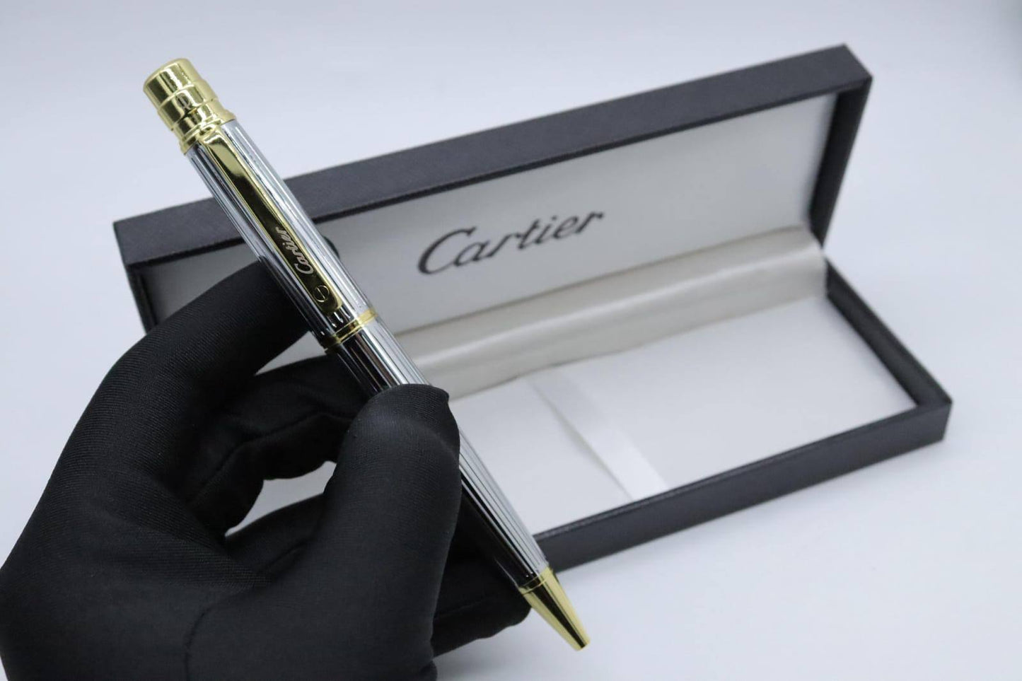 Cartier Pen

 60 dhs❣️ 

With Box
🎁🎁🎁

Zain33
♥️♥️♥️