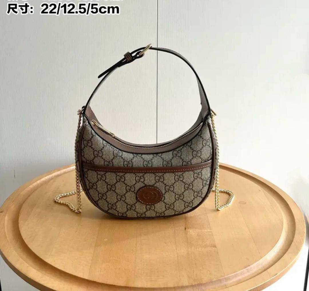 Gucci

95 dhs🪙🌨️

with box
🎁🎁🎁

size 22×5×12cm

Zain213
♥️♥️♥️