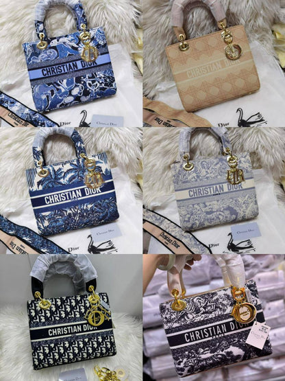 Lady Dior
Size : 24 * 20 cm
90 dhs🪙💕

Zain115
♥️♥️♥️
