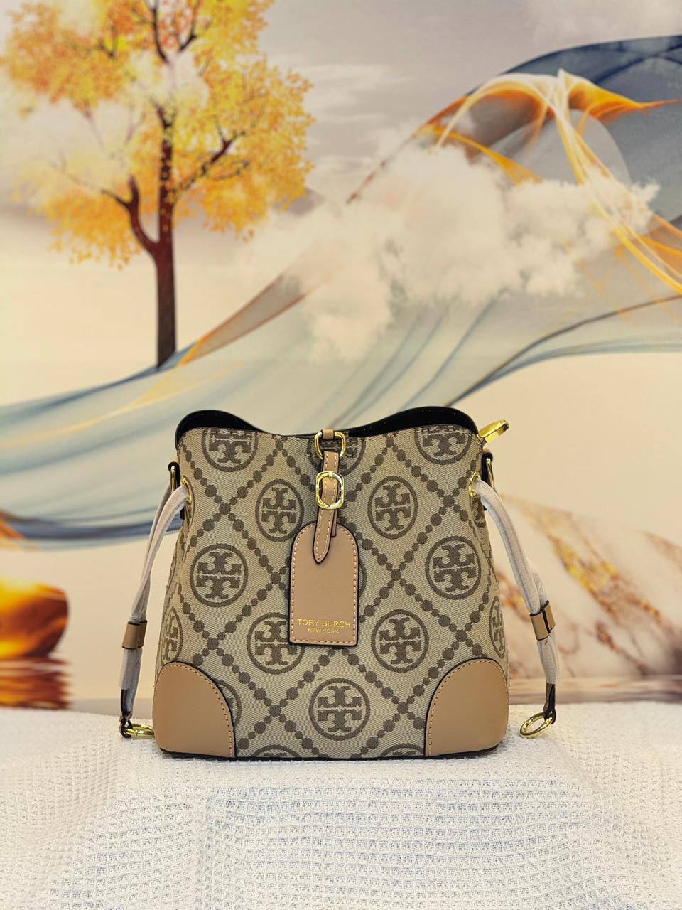 GUCCI  DIOR  TORY BURCH
BEST QUALITY WITH BOXS 
110 dhs✅
SIZE 21 CM

Zain290
♥️♥️♥️