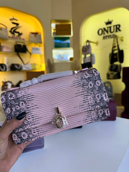 Dior

Master quality

21 cm 
with box
 280 dhs🇦🇪🇦🇪


Zain95 
♥️♥️♥️

Zc