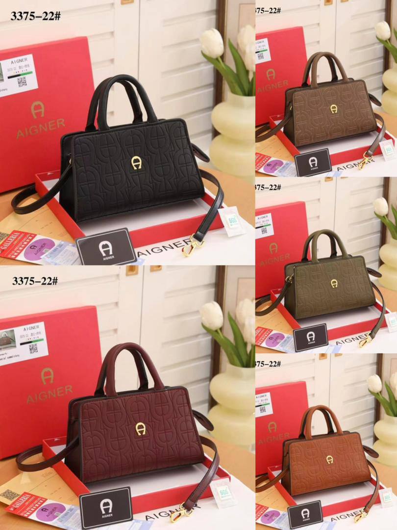Aigner
115 dhs❤️
SIZE：22cm

High-quality product with a box
🎁🎁🎁

Zain35
♥️♥️♥️