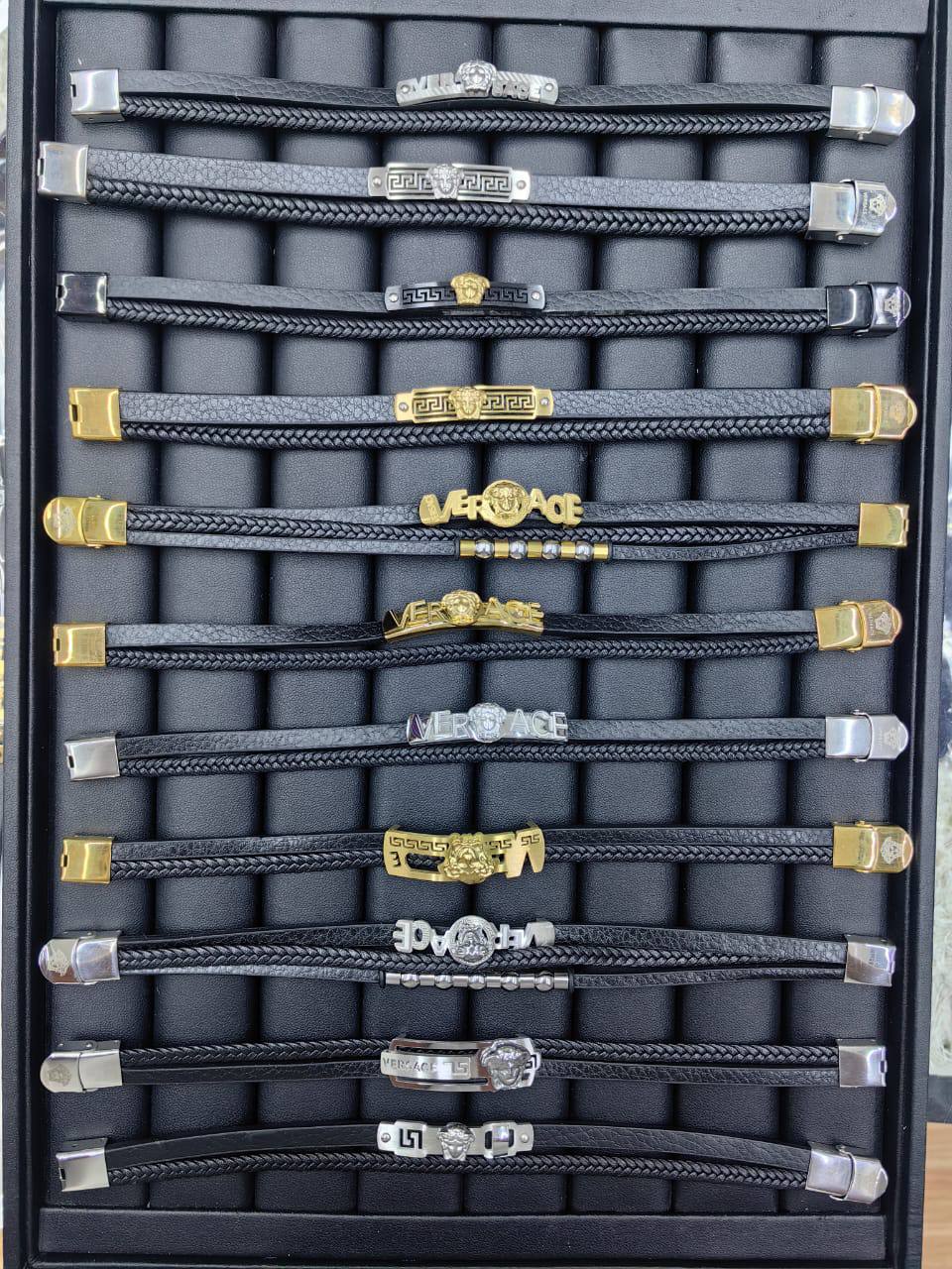 MEN BRACELET

45 dhs💓

WITH BOX AND PAPER BAG🎁🛍️
🎁🎁🎁

Zain89
♥️♥️♥️