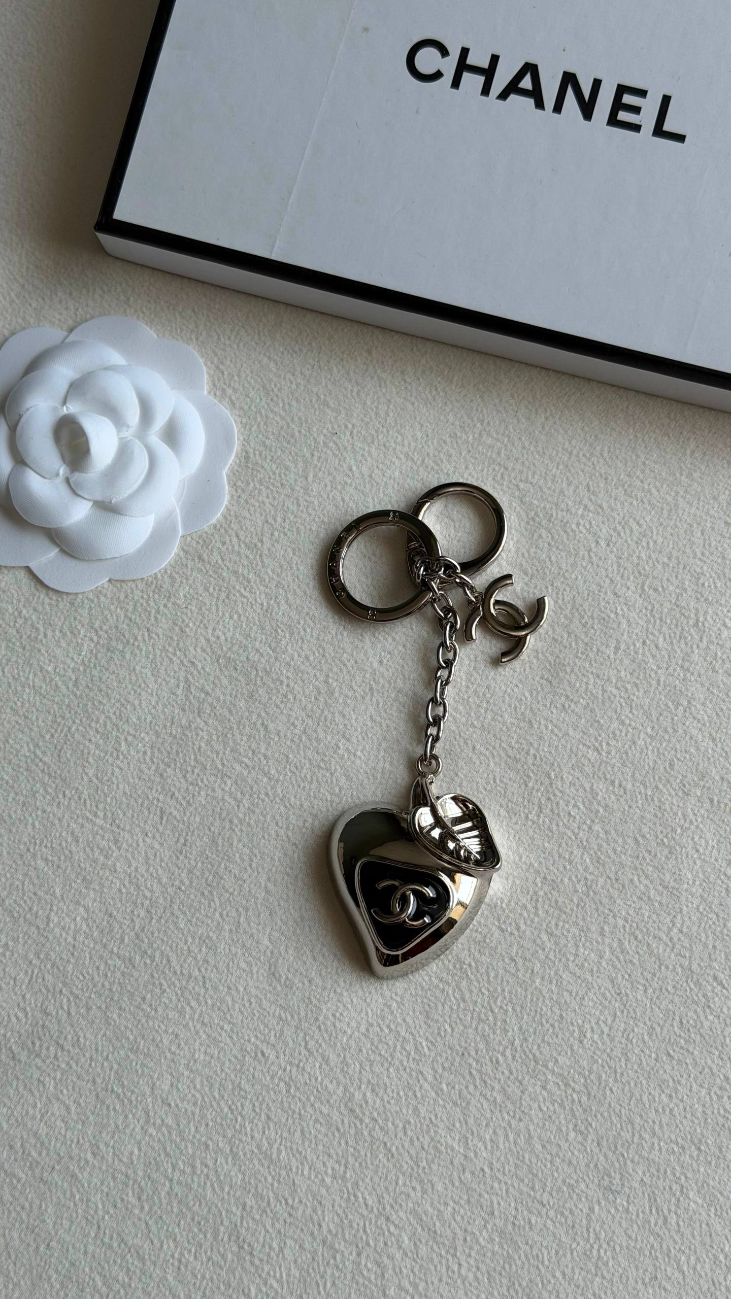 GUCCI  & CHANEL 
CHARMS
Super master quality 
*with complete packing*🎁
240 dhs✅

Zain280
♥️♥️♥️