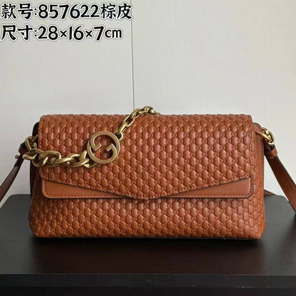 New arrival 
Gucci 💕💕🙋🏻‍♀️ Master
Suede material 🥰
28cm🫶🏼
260 dhs❣️

Zain228
♥️♥️♥️