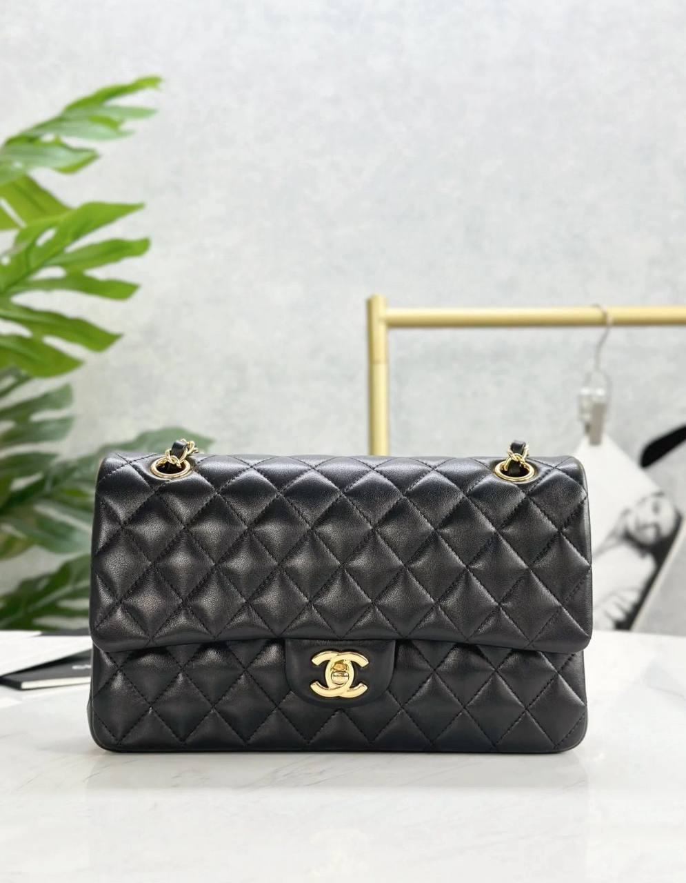 Chanel
100 dhs👑
size：25cm

Zain35
♥️♥️♥️