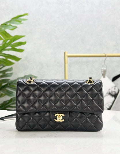 Chanel
100 dhs👑
size：25cm

Zain35
♥️♥️♥️