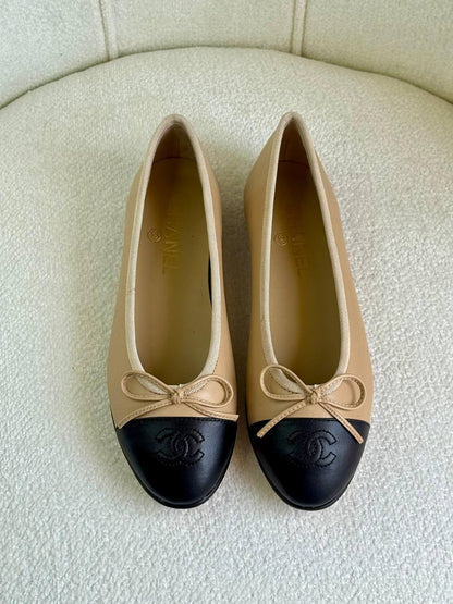 Chanel
Super *AAA* *+* Quality 💯 
With original packing🎁🎁
SIZE:36and42
Available now
450 dhs💓

Zain309
♥️♥️♥️