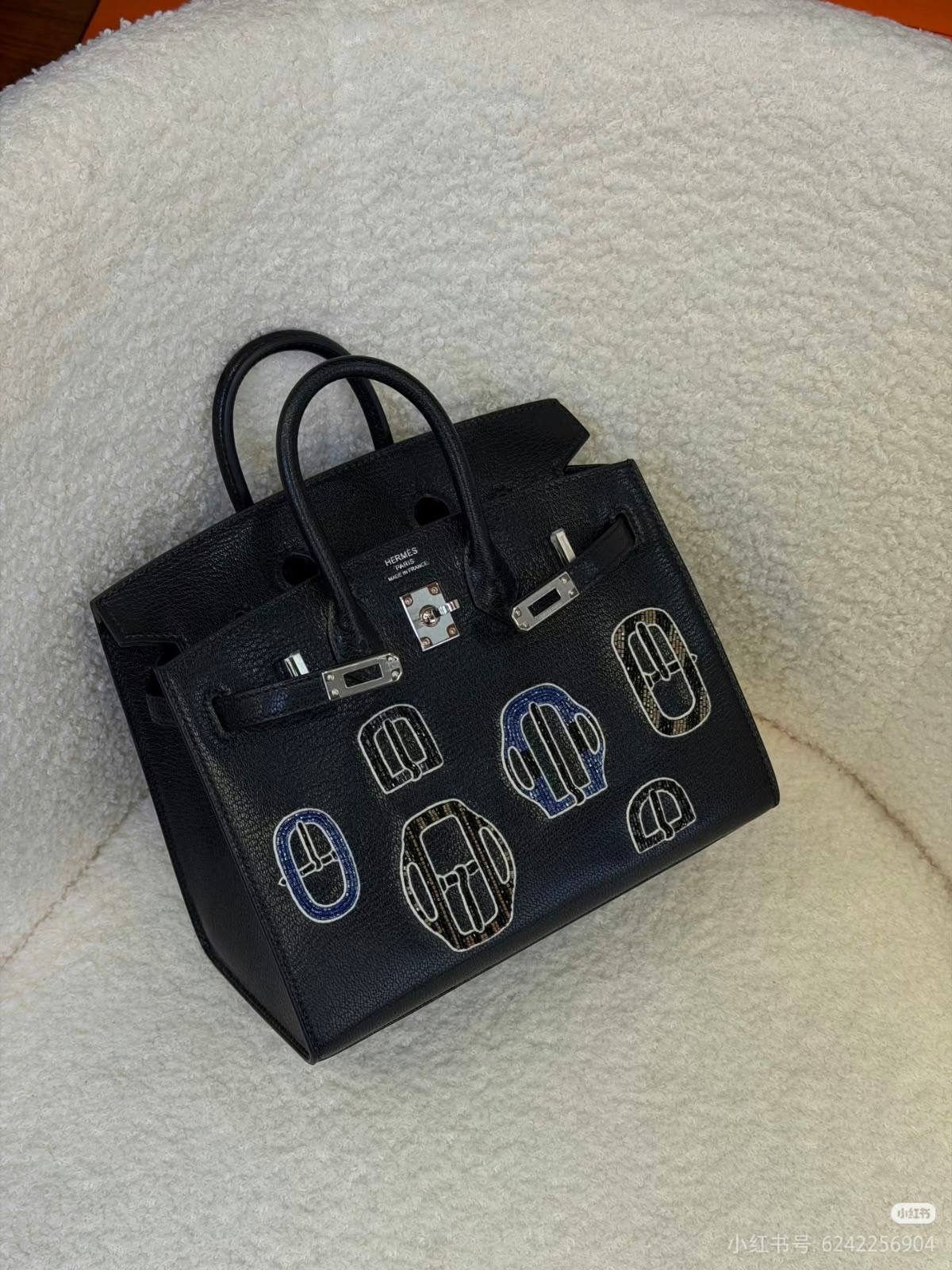 Hermes

30cm
410 dhs🇦🇪🇦🇪

Zain10
♥️♥️♥️