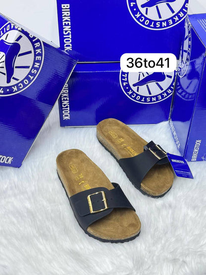 BRIKENSTOCK 

SIZE mention on picture 
105 dhs🇦🇪🇦🇪

Zain21
♥️♥️♥️