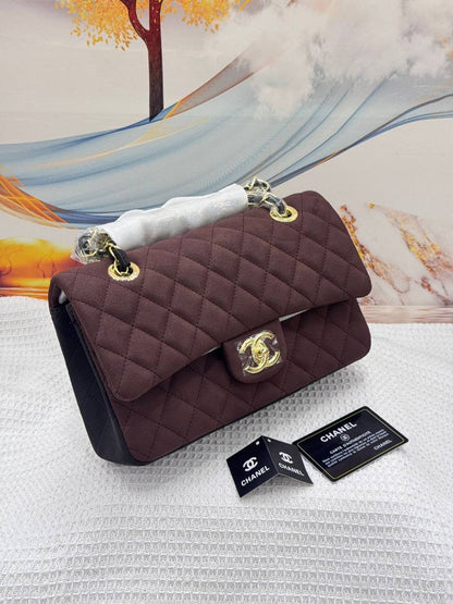 Chanel 
Best quality 

with box’s 
🎁🎁🎁

120 dhs✅

size 26 cm

Zain290
♥️♥️♥️