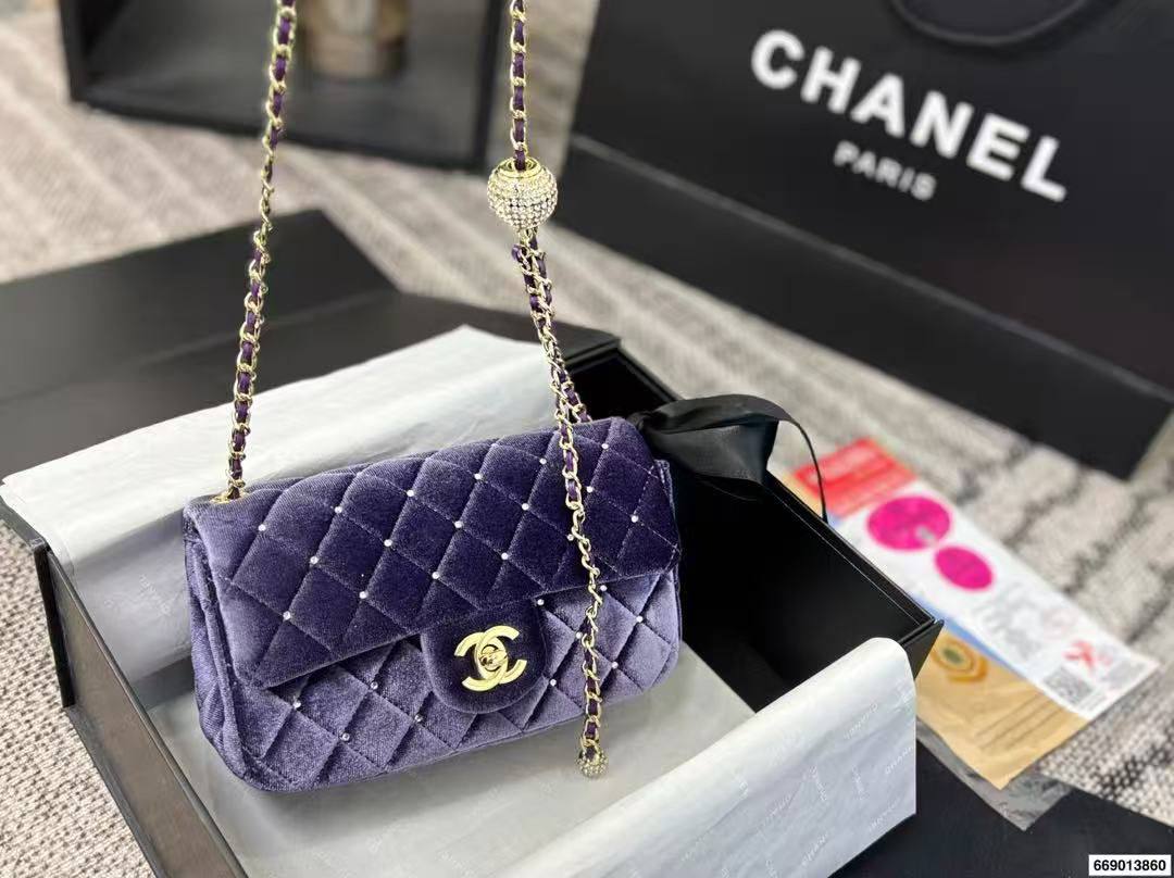 Chanel 
Master
280 dhs🪙🌨️
#20cm❤️💁‍♂️
##with box🥰🥰

Zain228
♥️♥️♥️