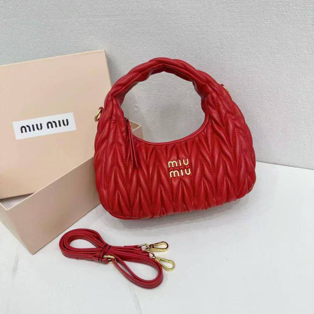 MIU MIU 
GOOD QUALITY *

WITHBOX 
🎁🎁🎁

110 dhs🪙🖤
*SIZE 25CM*…

Zain39
♥️♥️♥️