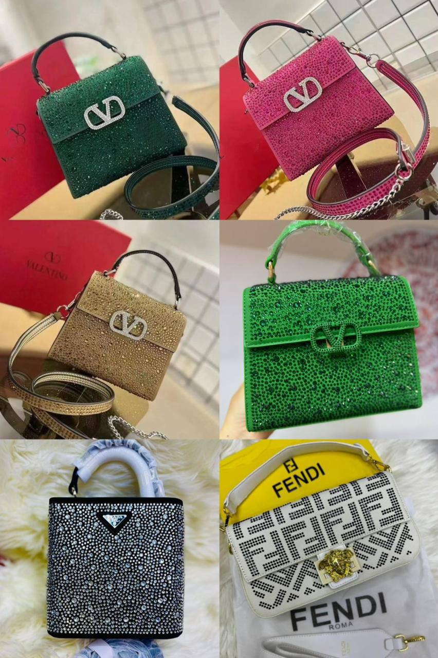 Valentino / Prada / Fendi
1⃣️First quality 

Size : 26 *19 cm

85 dhs✅

with 🖤 box🎁

Zain115
♥️♥️♥️