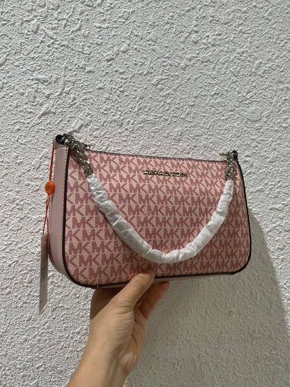 Mk 
90 dhs🪙💕
with box
🎁🎁🎁

size 25×8×16cm

Zain42
♥️♥️♥️