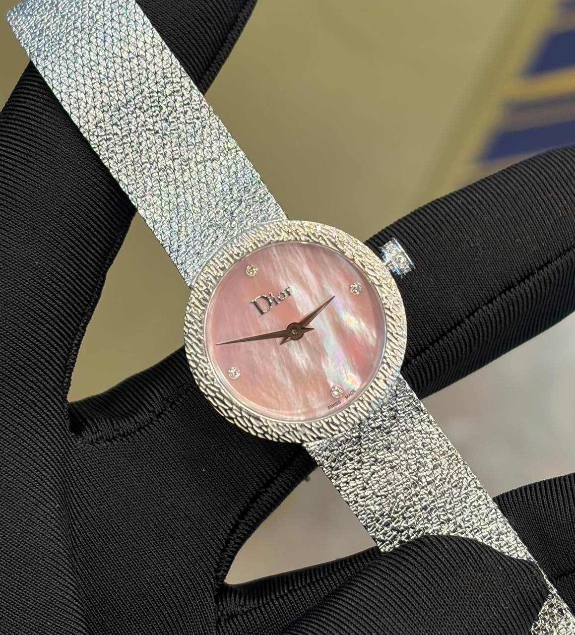 Dior watch for ladies 
good quality 
230 dhs🗽

Zain59
♥️♥️♥️