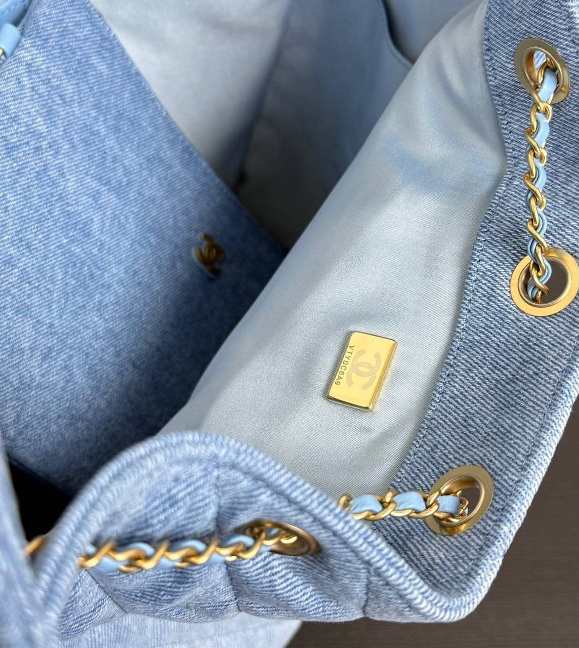 CHANEL 
COPY ONE 
BIG SIZE 
230 dhs🇦🇪🇦🇪

Zain295
♥️♥️♥️