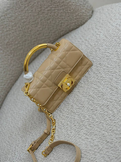 Dior

200 dhs

Zain134
♥️♥️♥️