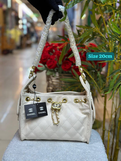 Chanel
Good quality 
with box 
120 dhs✅

Zain186
♥️♥️♥️