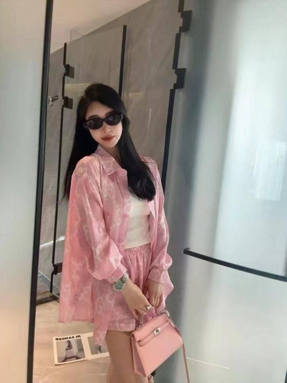 New collections                                             190 dhs🇦🇪

good  quality  

Sizes:S M L 
AVAILABLE NOW

Zain231
♥️♥️♥️