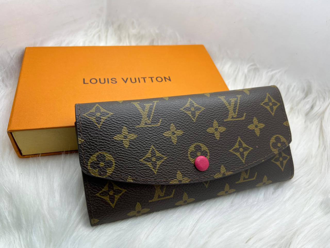 LV Wallets
45 dhs✅

Zain182
♥️♥️♥️