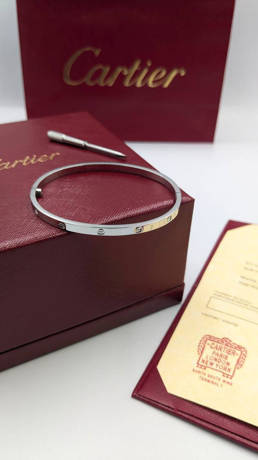 Cartier
*Master Quality* 
*Braclate*
100 dhs✅ with Normal Box 🎁
110 dhs✅ with Good Box 🎁
160 dhs✅ with Master Box 🎁

Zain210
♥️♥️♥️