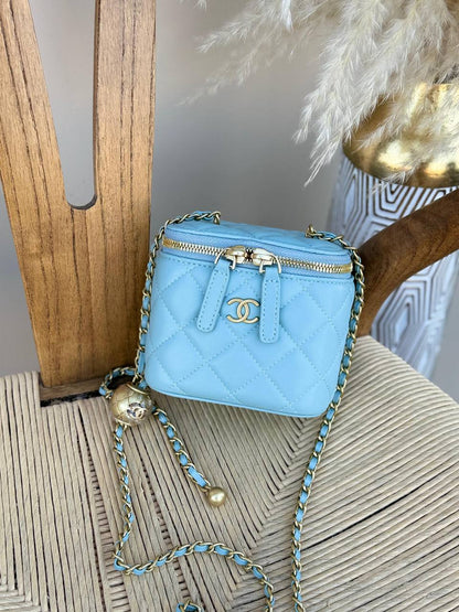 CHANEL
12cm
320 dhs✅
17cm
340 dhs✅
Top quality 
With box🎁

Zain167
♥️♥️♥️