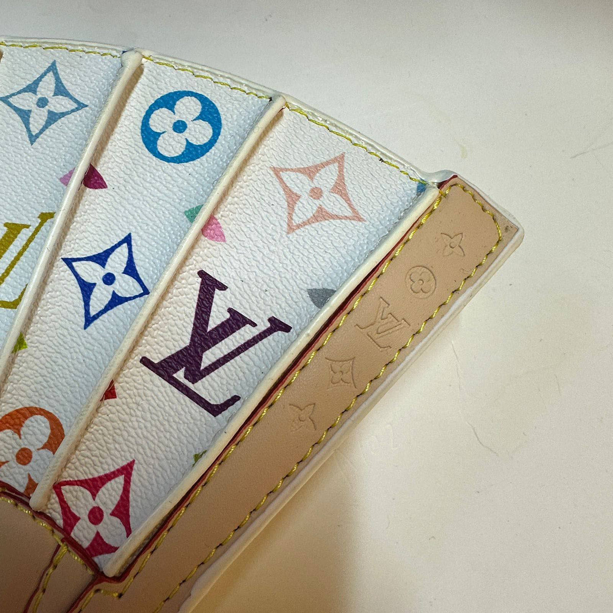 LOUIS VUITTON 

NEW CAME 

GOOD QUALITY 

WITH BOX 
115 dhs🇦🇪🇦🇪

Zain295
♥️♥️♥️