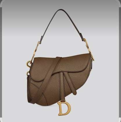 Dior

120 dhs
With box

Zain143
♥️♥️♥️